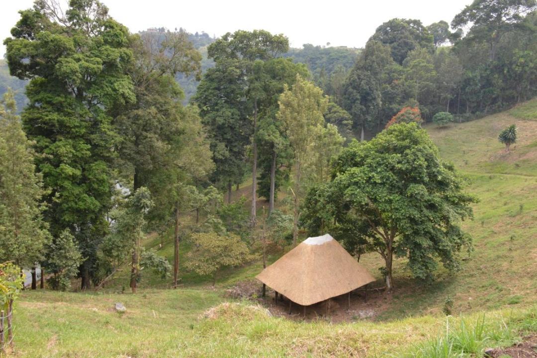 Lake Nyamirima Cottages Fort Portal المظهر الخارجي الصورة